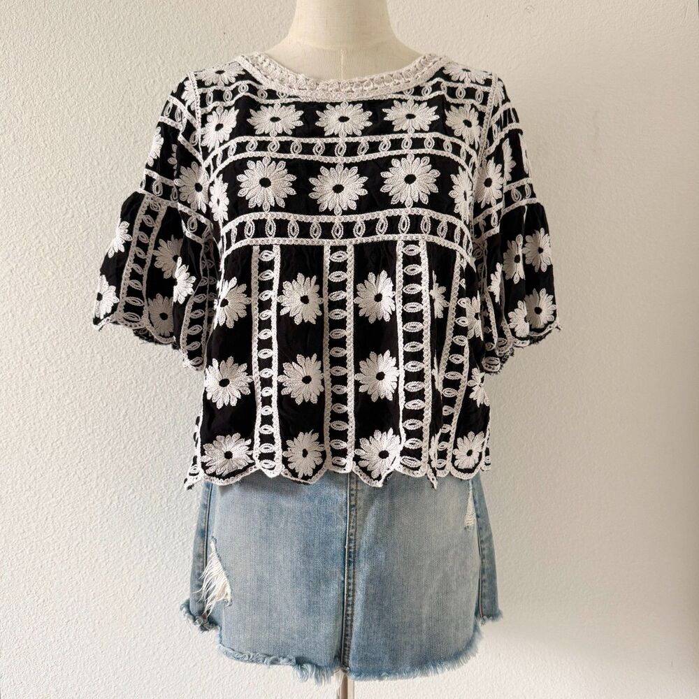 Indigo Poppy Black White Floral Embroidered Crochet Boho Festival Fairy Top Sz M